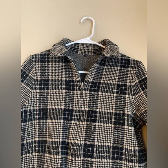 Elegant Plaid Women's Blazer - Black and Tan - Picture 4 of 11